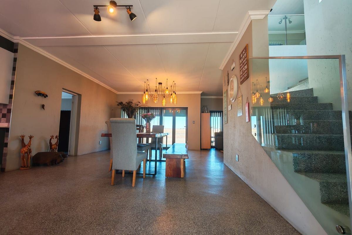 House For Sale in Sunward Park - Photo 2
