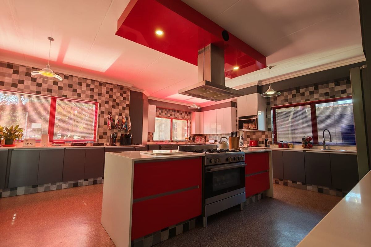 House For Sale in Sunward Park - Photo 3