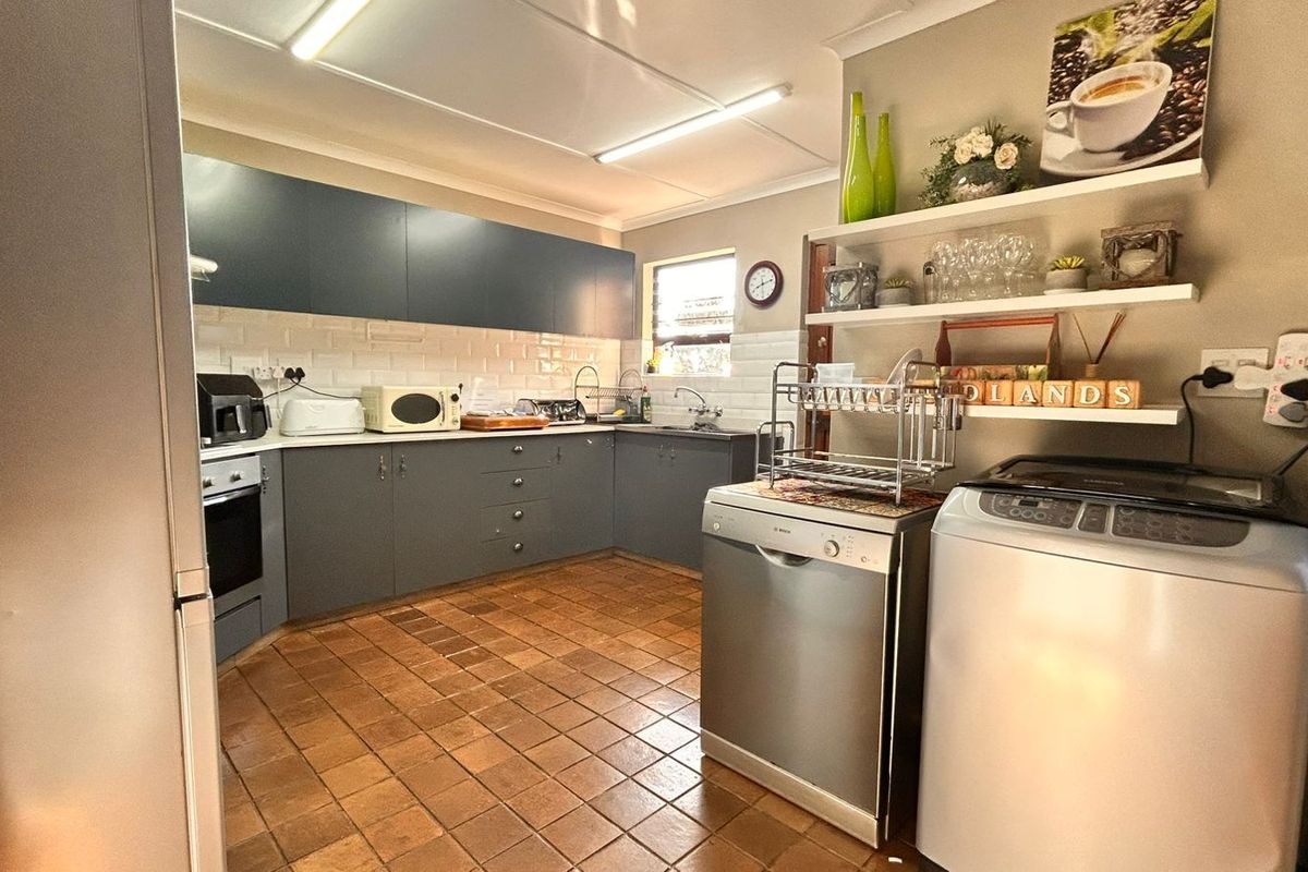 House For Sale in Cathkin Park Central - Photo 5