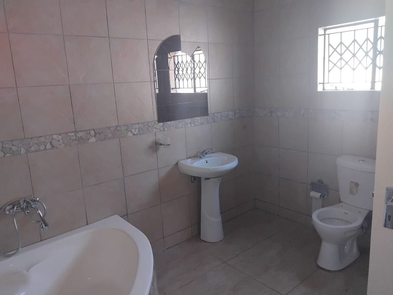 House For Sale in Mamelodi East - Photo 4