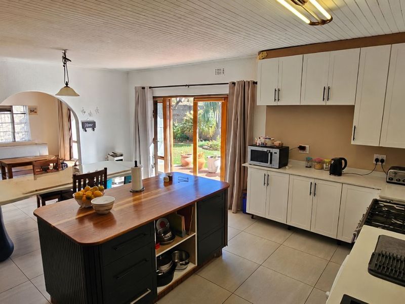 House For Sale in Albertville - Photo 2