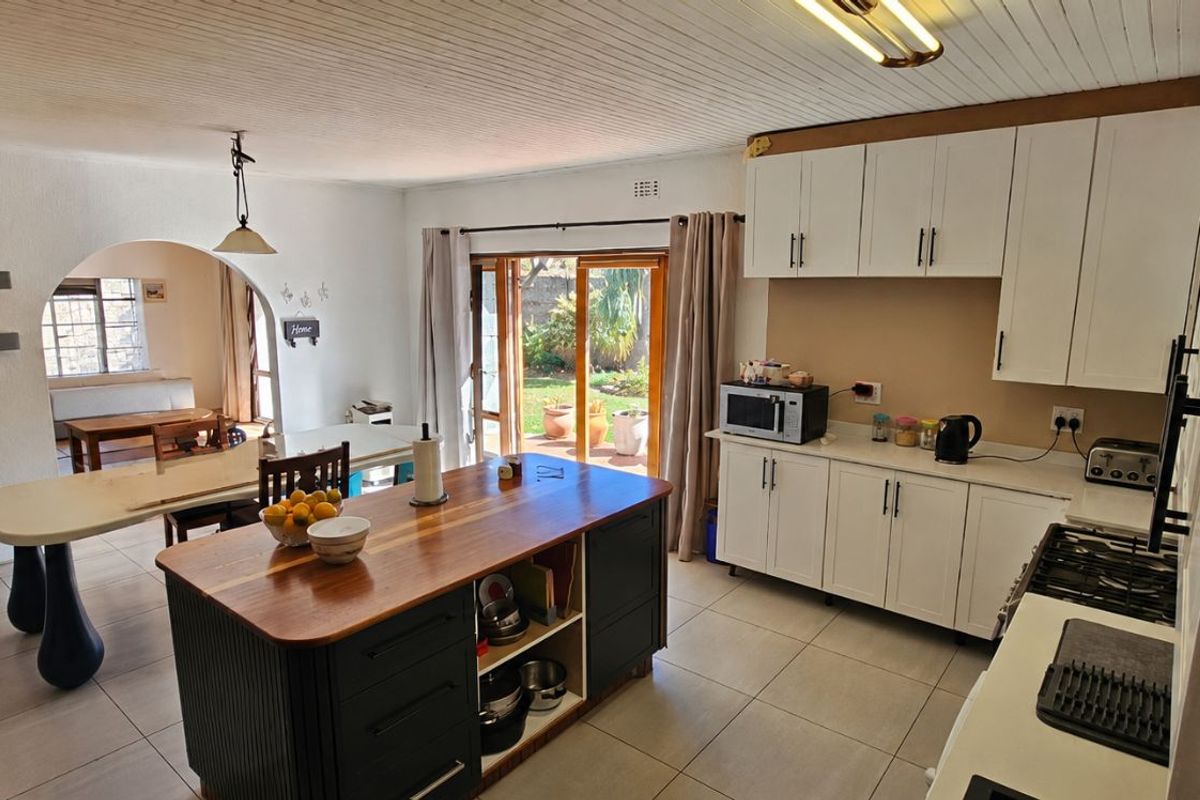 House For Sale in Albertville - Photo 2