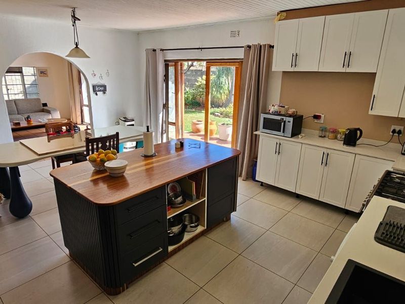 House For Sale in Albertville - Photo 3