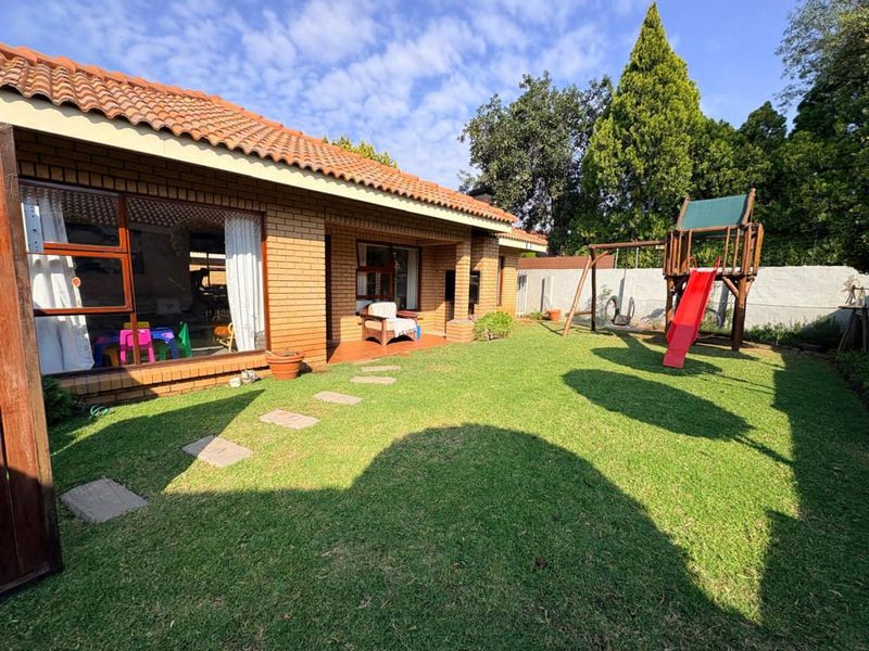 House For Sale in Royldene - Photo 2