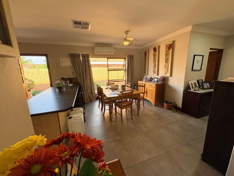 House For Sale in Royldene - Photo 10