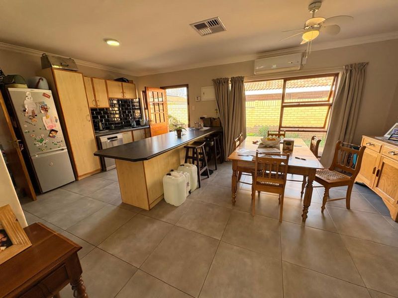 House For Sale in Royldene - Photo 9