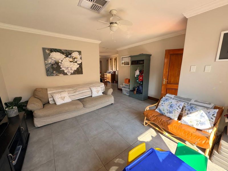 House For Sale in Royldene - Photo 6