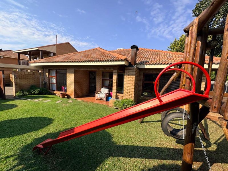 House For Sale in Royldene - Photo 3