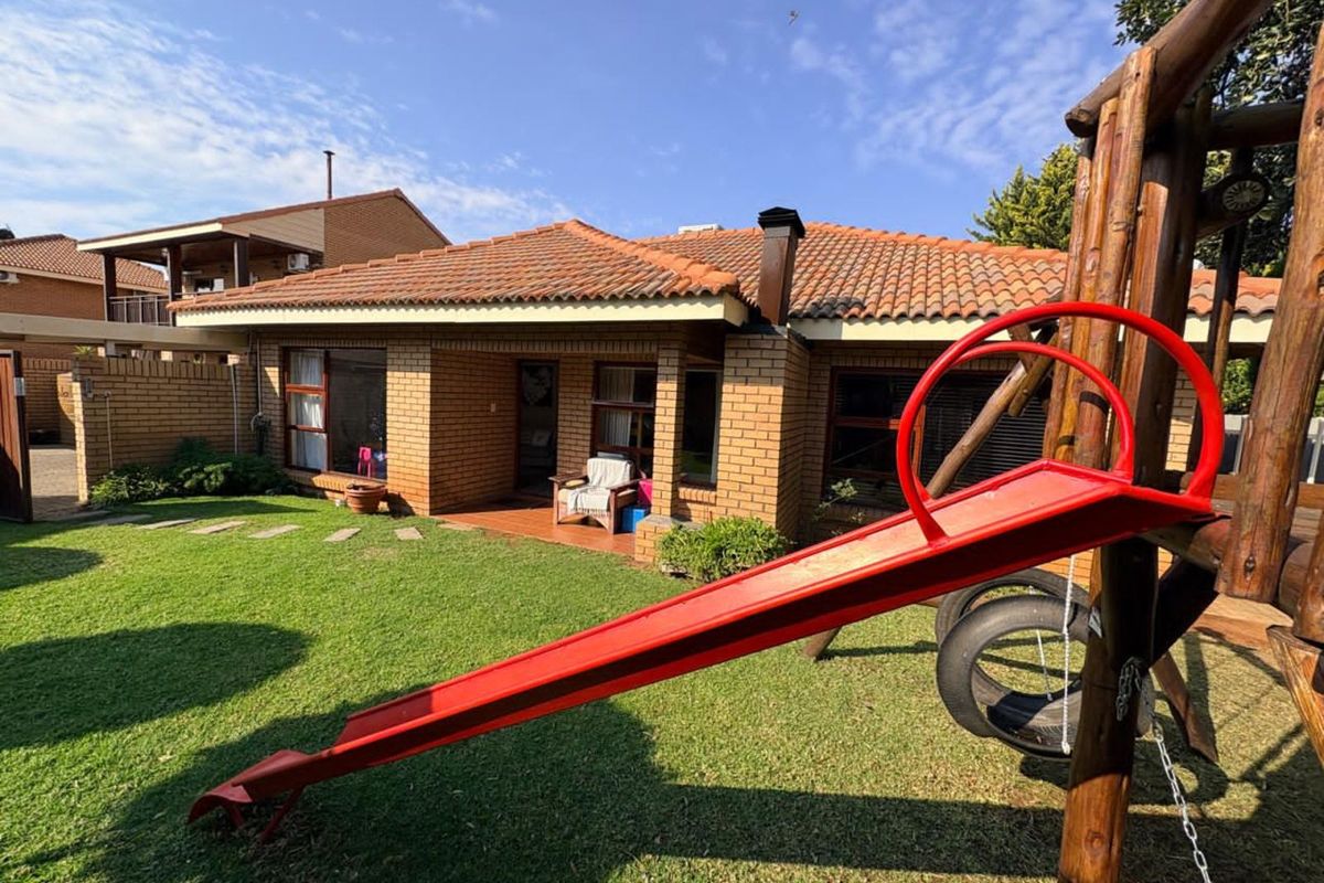 House For Sale in Royldene - Photo 3