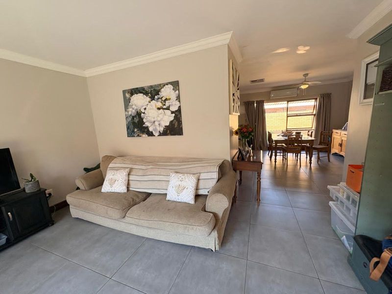House For Sale in Royldene - Photo 5