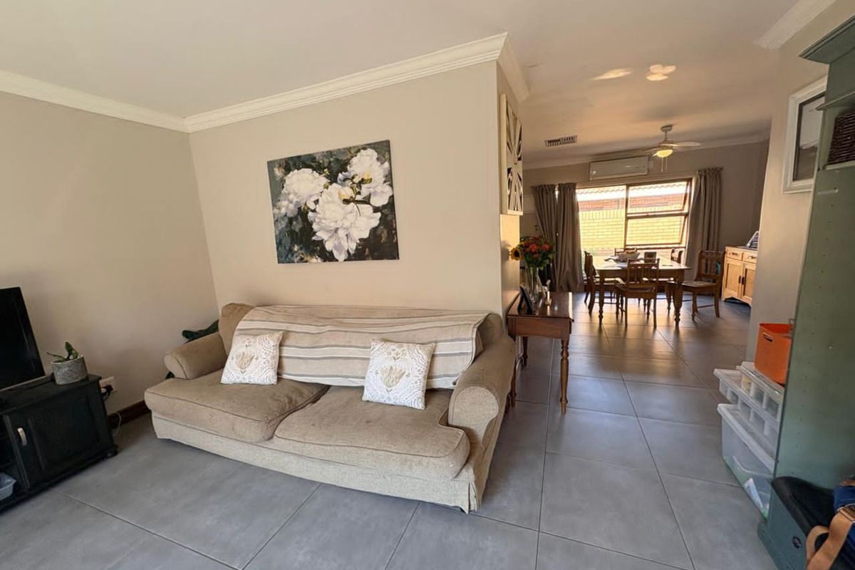 House For Sale in Royldene - Photo 5