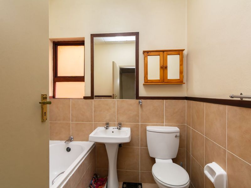 House For Sale in Sunninghill - Photo 8