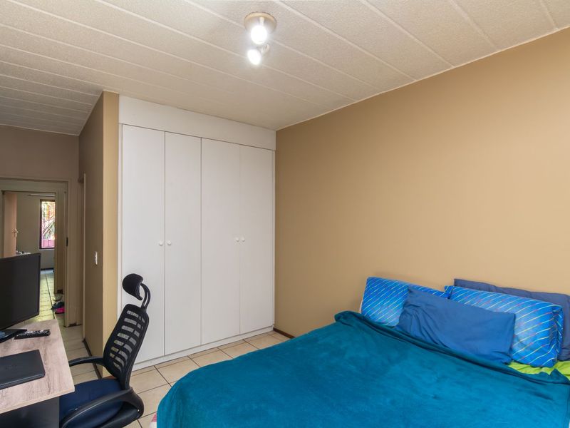 House For Sale in Sunninghill - Photo 7