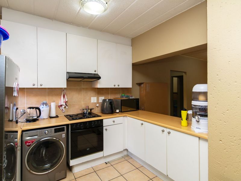 House For Sale in Sunninghill - Photo 3