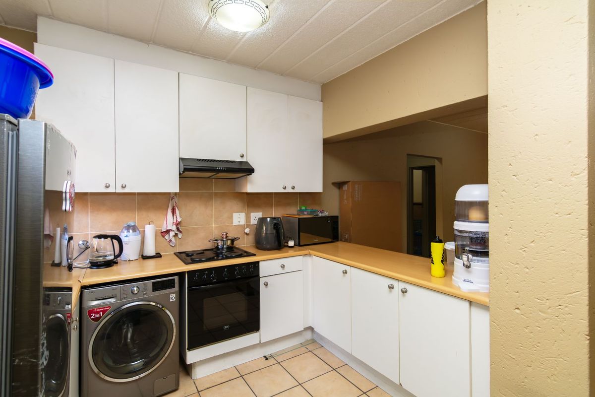 House For Sale in Sunninghill - Photo 3