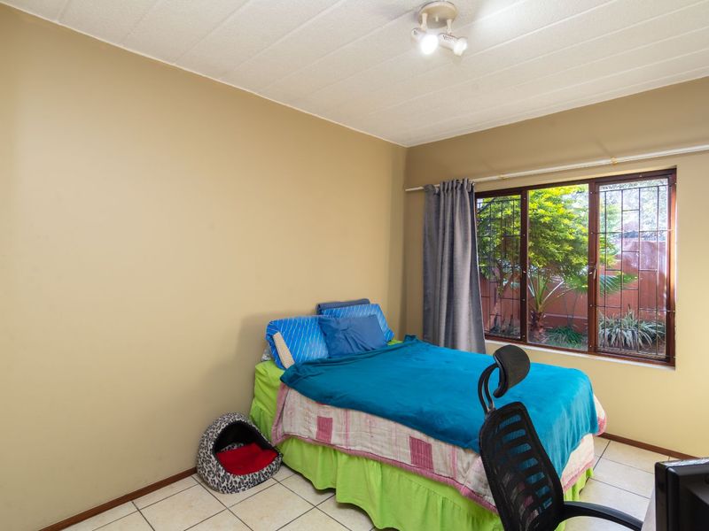 House For Sale in Sunninghill - Photo 9