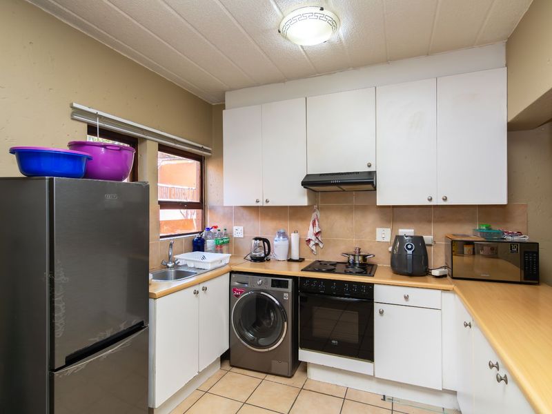 House For Sale in Sunninghill - Photo 5