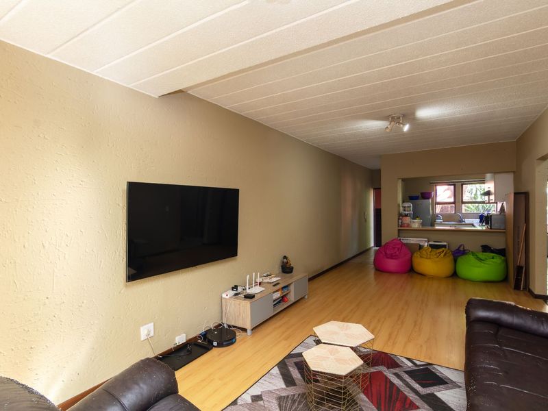 House For Sale in Sunninghill - Photo 4