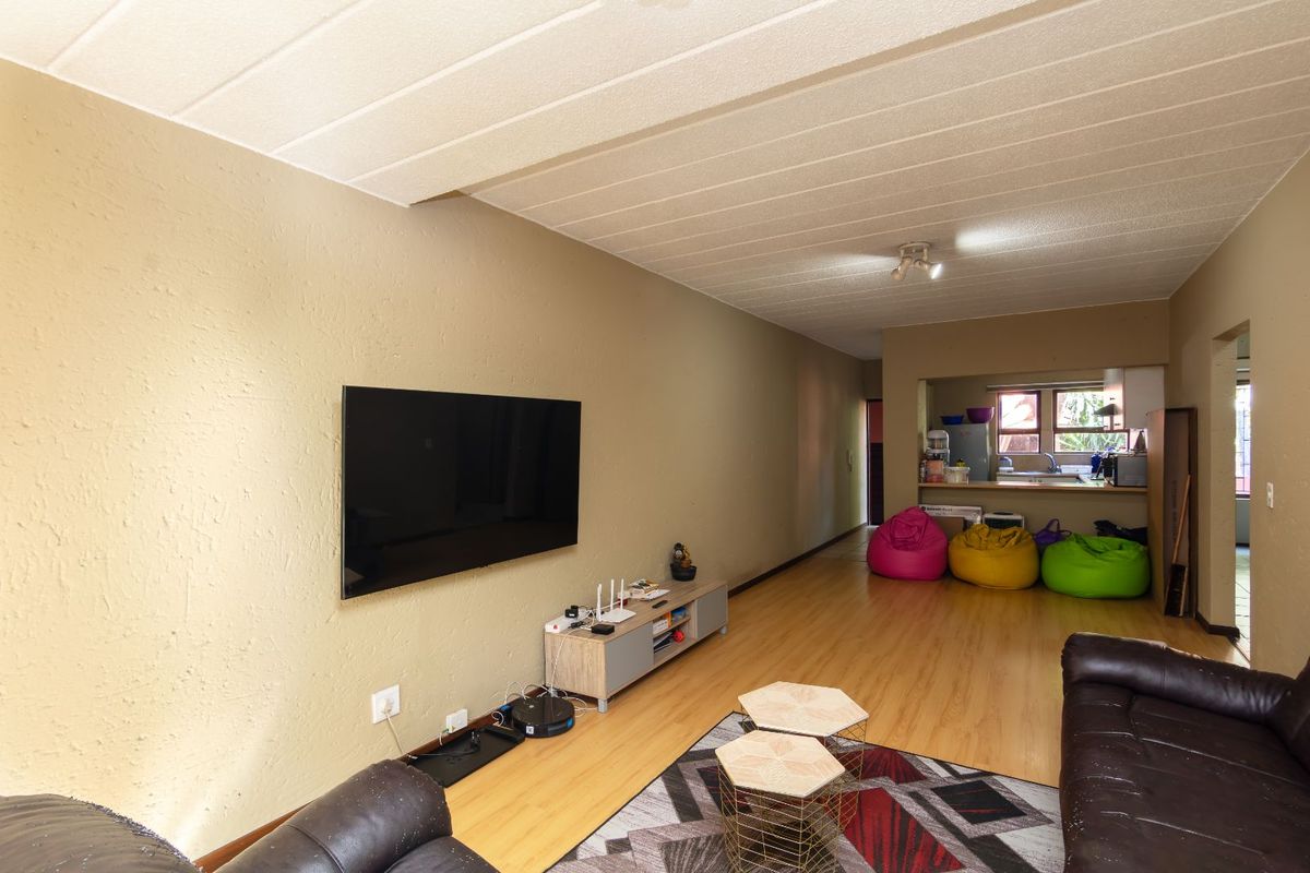 House For Sale in Sunninghill - Photo 4