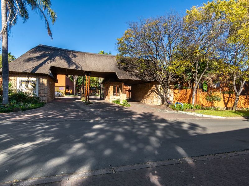 House For Sale in Sunninghill - Photo 1