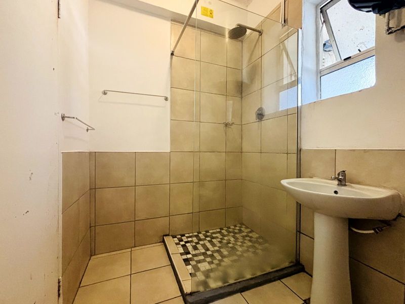 Apartment For Sale in Humewood - Photo 2