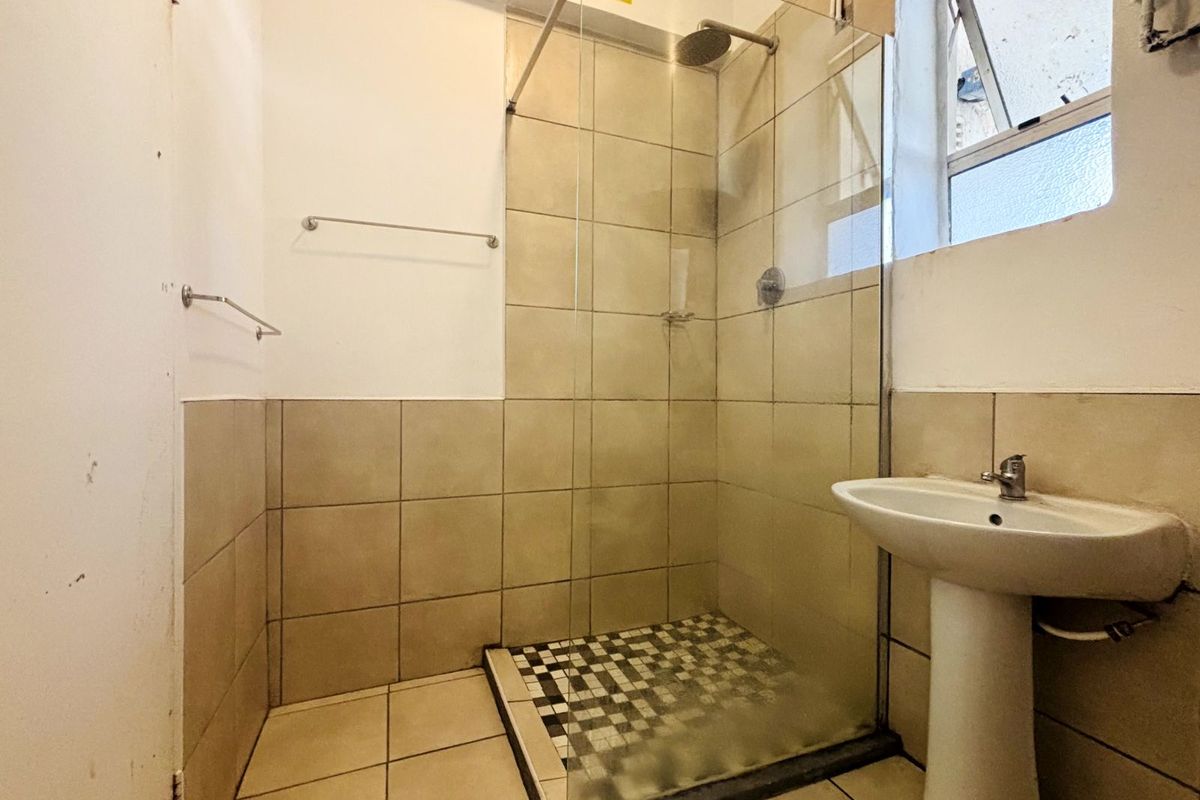 Apartment For Sale in Humewood - Photo 2