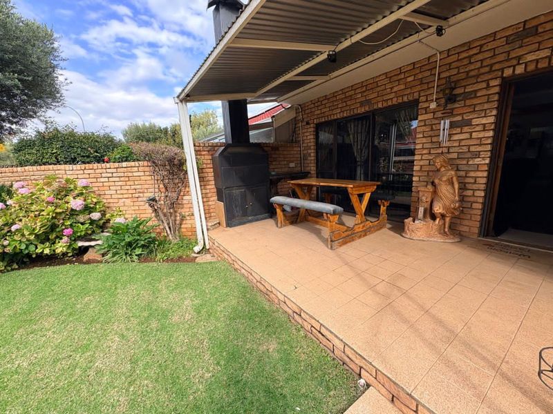 Townhouse For Sale in Memorial Road Area - Photo 3