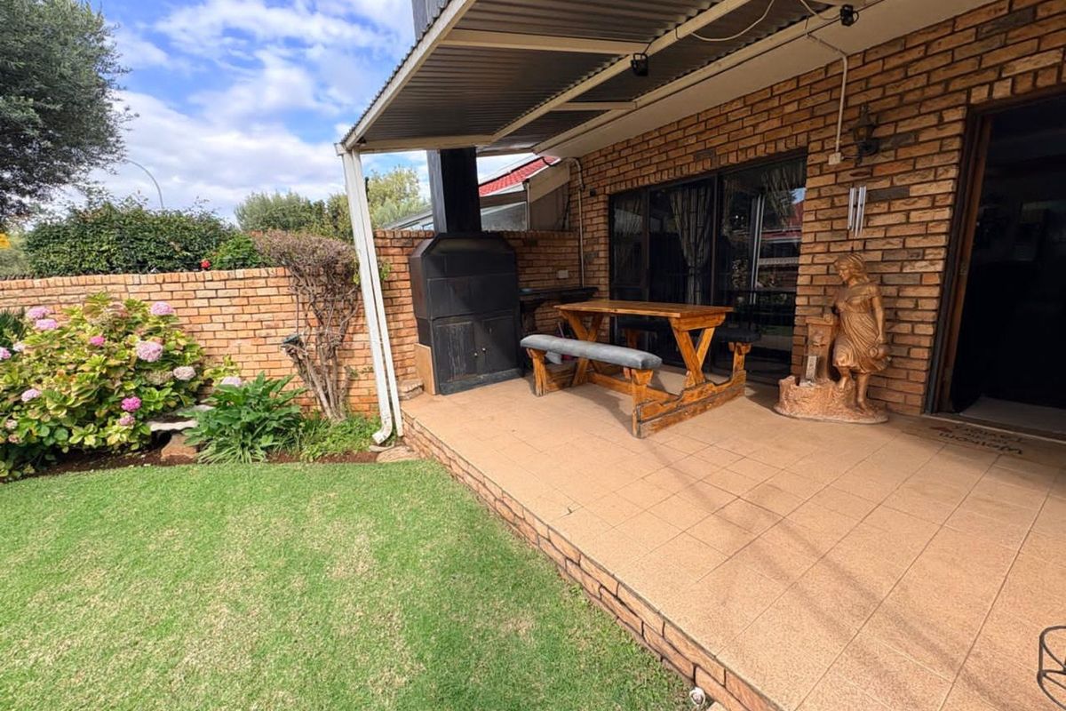 Townhouse For Sale in Memorial Road Area - Photo 3