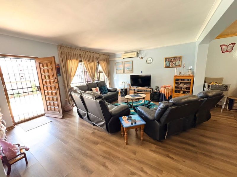 Townhouse For Sale in Memorial Road Area - Photo 10