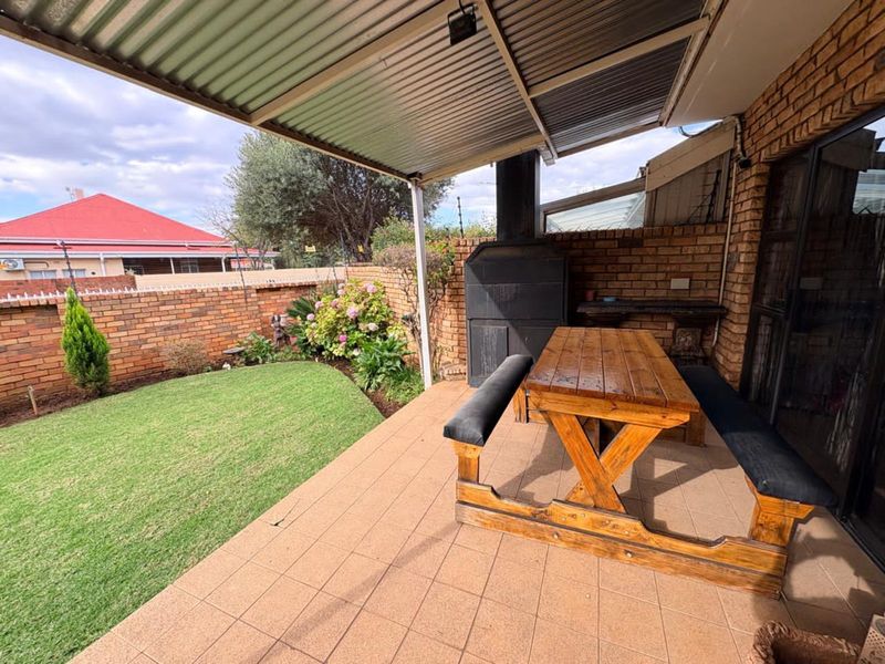 Townhouse For Sale in Memorial Road Area - Photo 4
