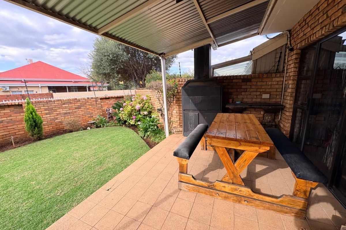 Townhouse For Sale in Memorial Road Area - Photo 4