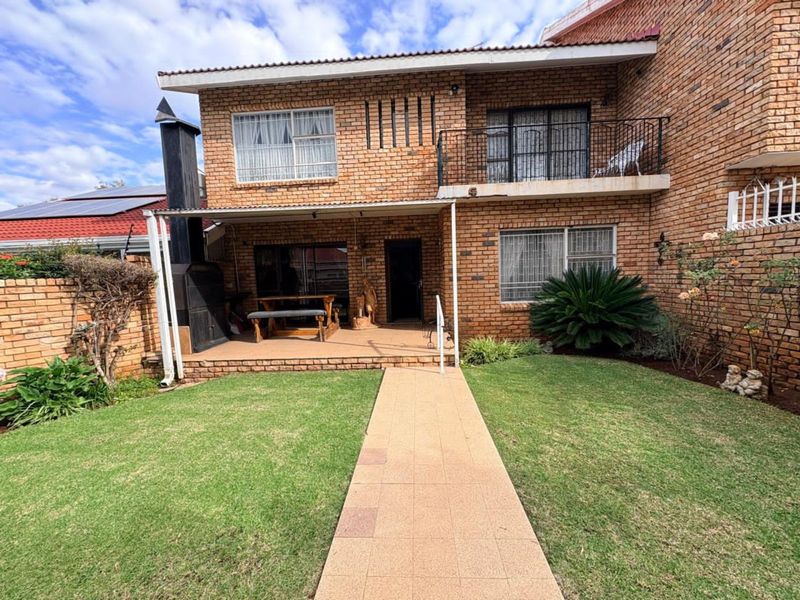 Townhouse For Sale in Memorial Road Area - Photo 1