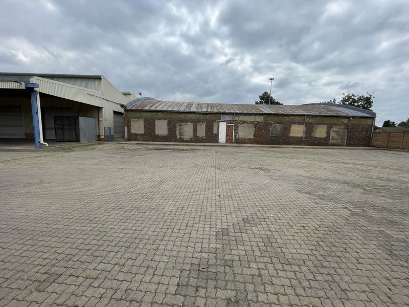 Industrial To Rent in Clayville East - Photo 7