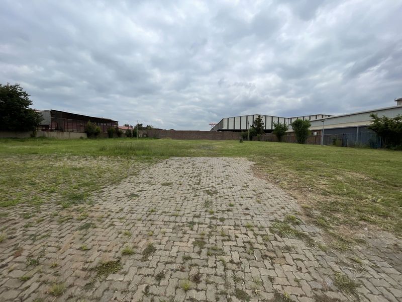 Industrial To Rent in Clayville East - Photo 6