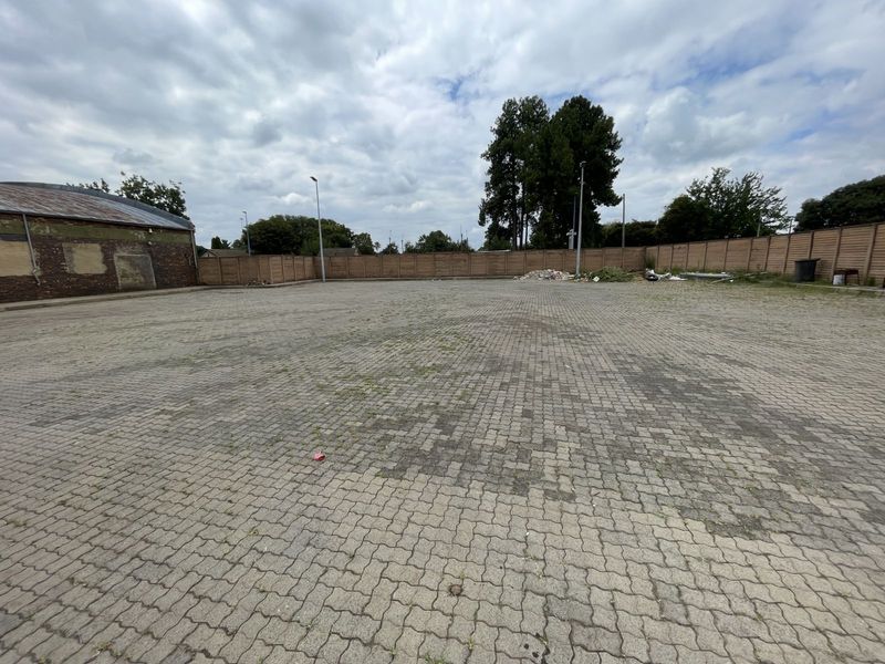 Industrial To Rent in Clayville East - Photo 9