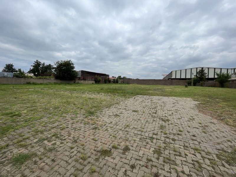 Industrial To Rent in Clayville East - Photo 8