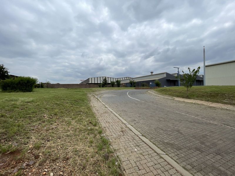Industrial To Rent in Clayville East - Photo 4