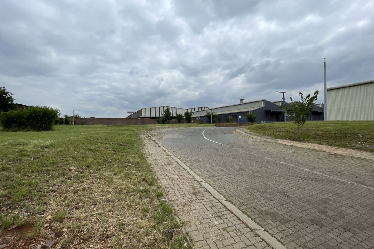 Industrial To Rent in Clayville East - Photo 4
