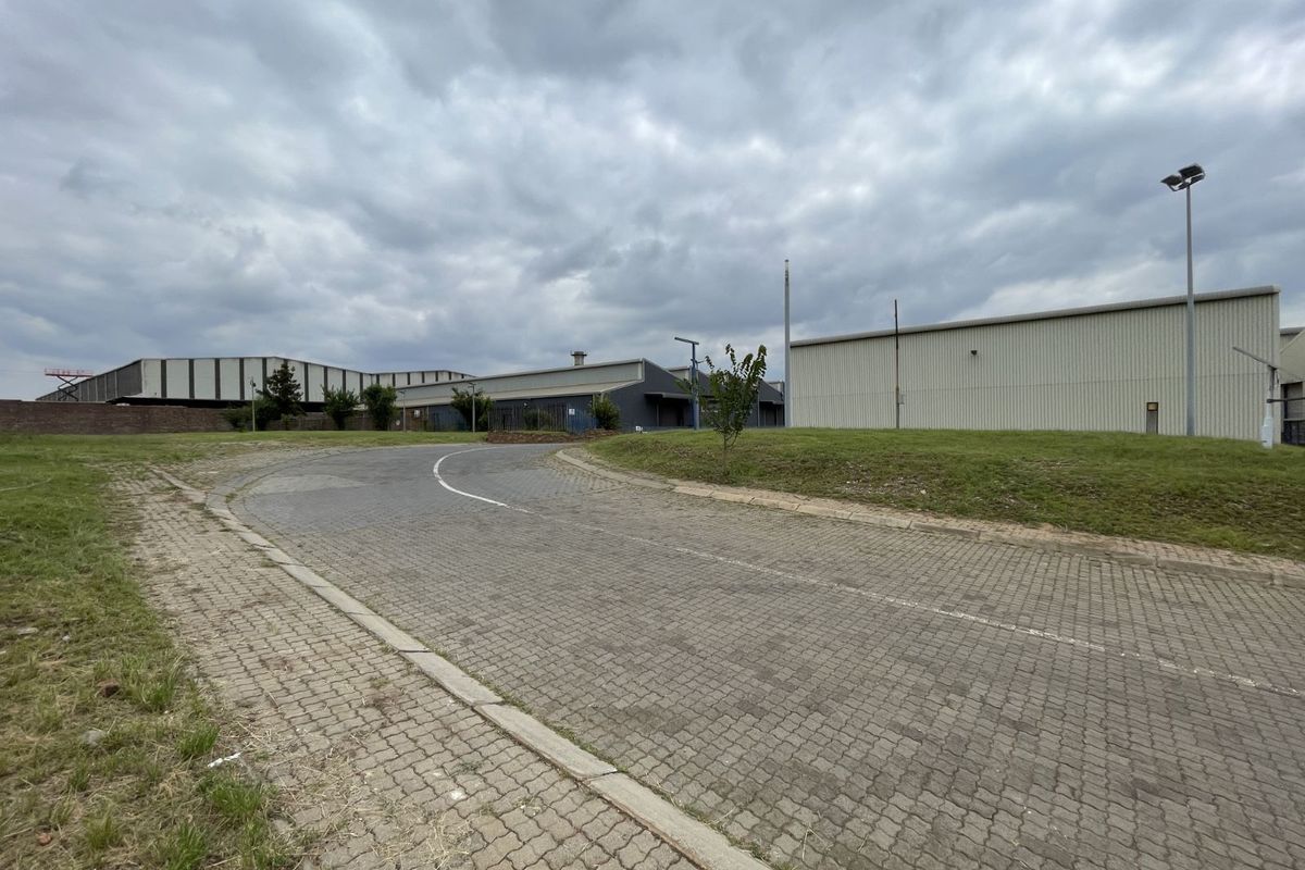 Industrial To Rent in Clayville East - Photo 5
