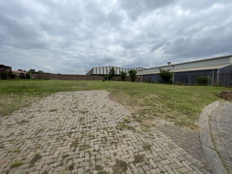 Industrial To Rent in Clayville East - Photo 3