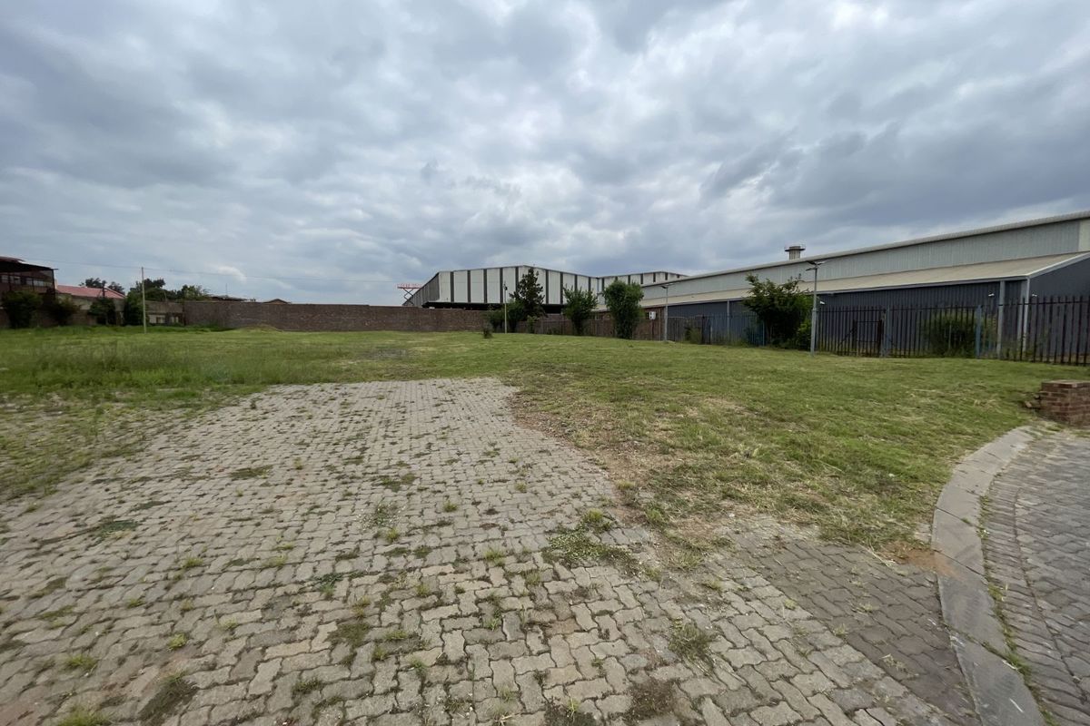 Industrial To Rent in Clayville East - Photo 3