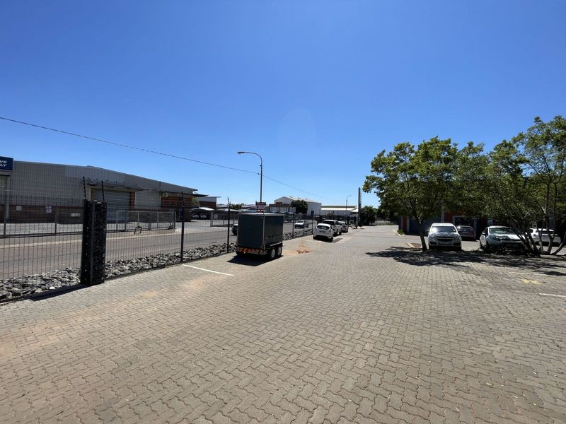 Industrial To Rent in Hennopspark - Photo 8