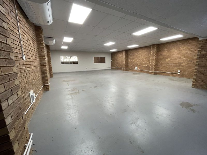 Industrial To Rent in Hennopspark - Photo 2