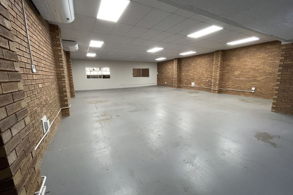 Industrial To Rent in Hennopspark - Photo 2