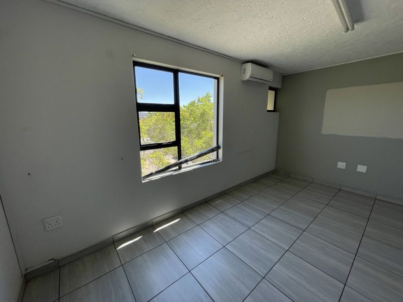 Industrial To Rent in Hennopspark - Photo 5