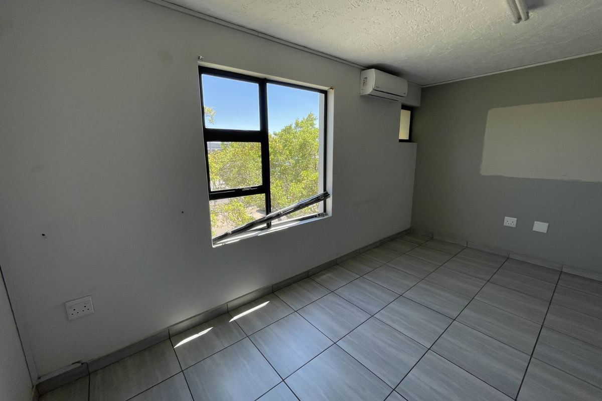 Industrial To Rent in Hennopspark - Photo 5