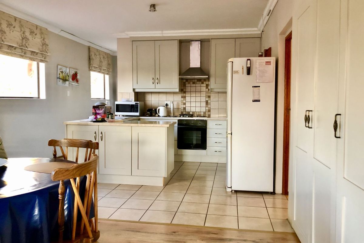 Apartment To Rent in Fairland - Photo 2