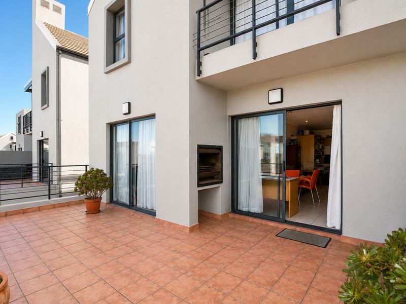 Apartment For Sale in Royal Ascot - Photo 1