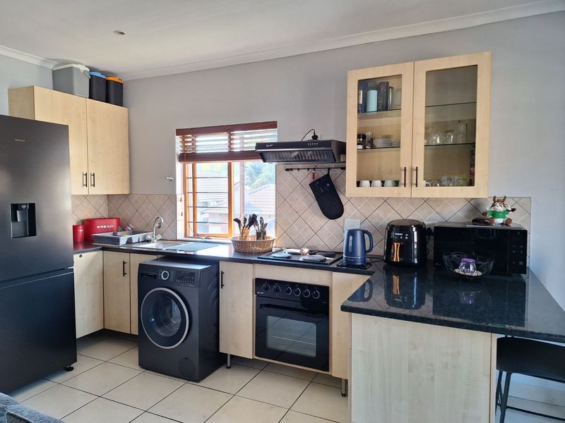 Townhouse For Sale in Moregloed - Photo 5