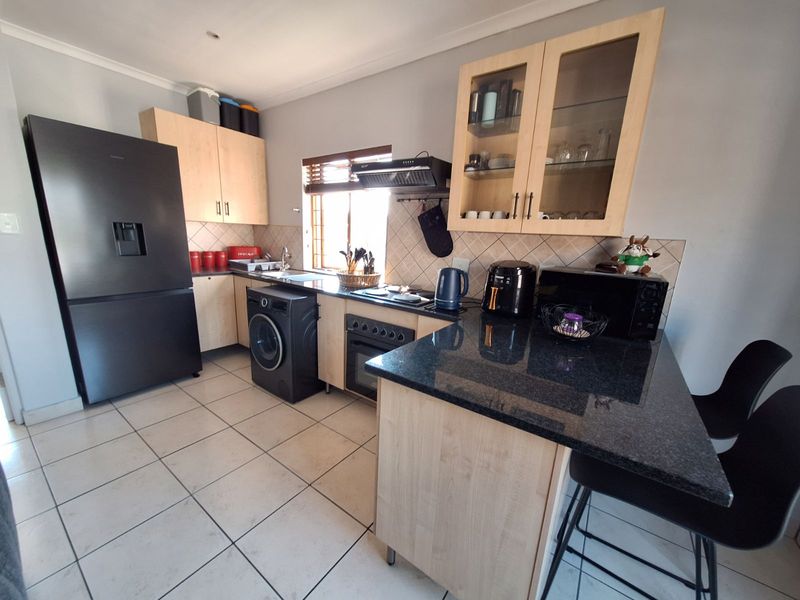 Townhouse For Sale in Moregloed - Photo 4